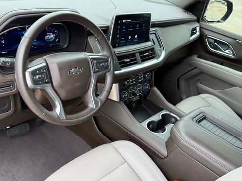 Used 2024 Chevrolet Tahoe Z71 w/ Luxury Package AWD/4WD image 9