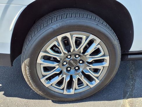 Used 2024 GMC Yukon XL Denali Ultimate AWD/4WD image 21