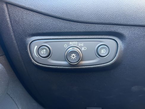 Used 2018 Chevrolet Equinox Premier image 22