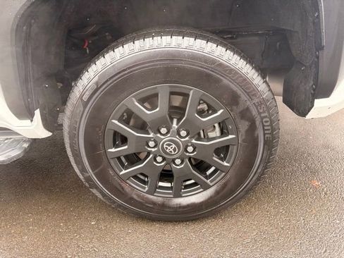 Used 2025 Toyota 4Runner SR5 AWD/4WD image 10