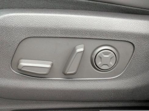 New 2026 Kia Carnival LXS FWD image 24