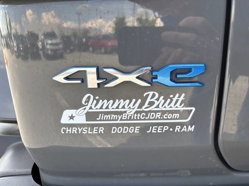 Used 2023 Jeep Wrangler Unlimited Sahara AWD/4WD image 27