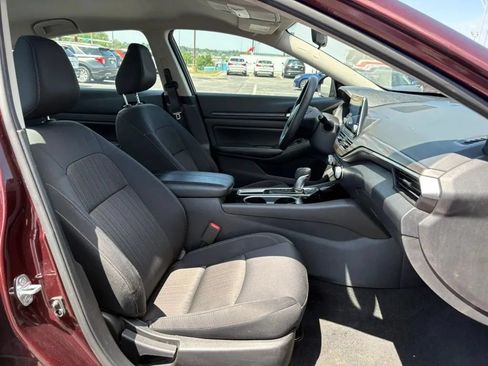 Used 2024 Nissan Altima 2.5 SV FWD image 15
