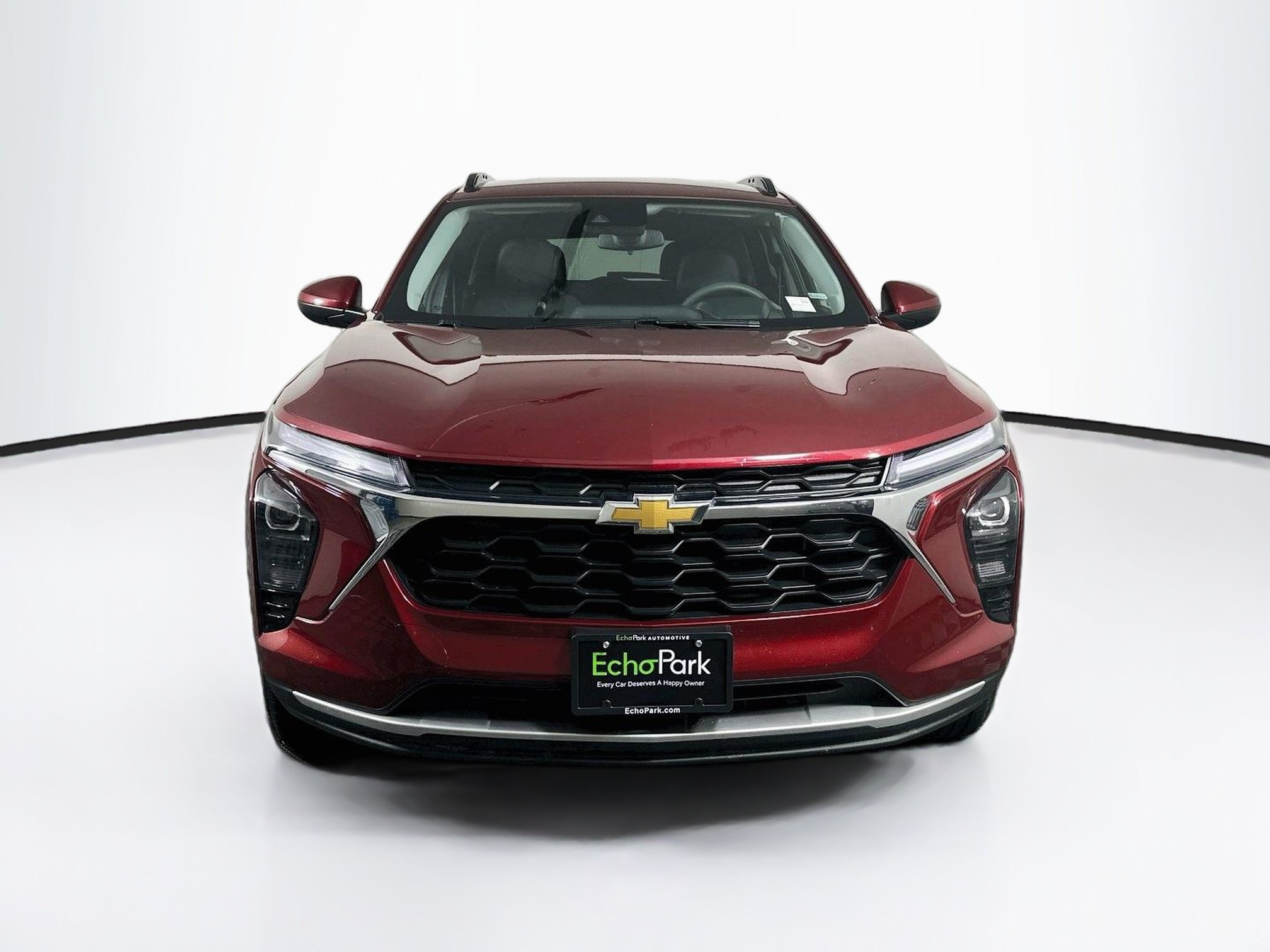 Used 2025 Chevrolet Trax LT FWD image 2