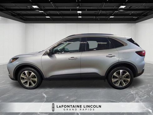 Used 2024 Ford Escape Platinum image 2