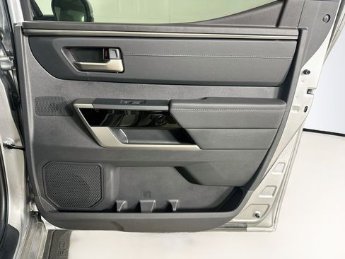 Used 2025 Toyota Tundra Limited AWD/4WD image 30