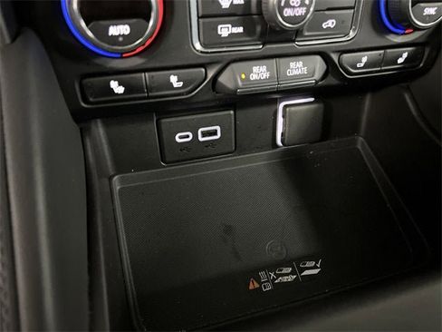 Used 2021 Chevrolet Suburban Z71 w/ Luxury Package image 35