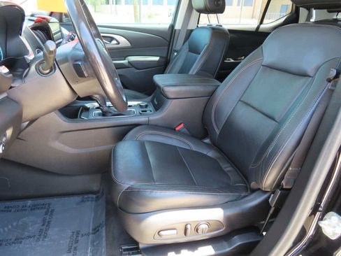 Used 2020 Chevrolet Traverse LT FWD image 12