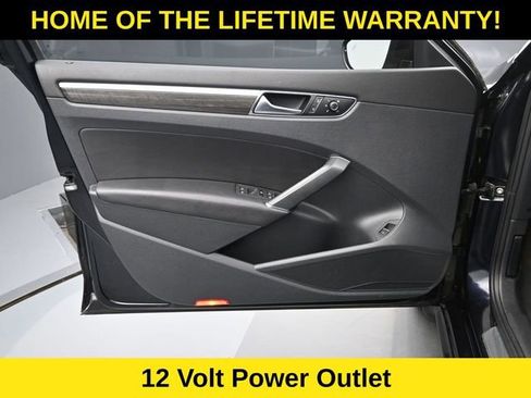 Used 2017 Volkswagen Passat 1.8T SEL Premium image 11