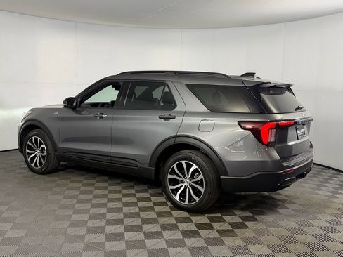 Used 2025 Ford Explorer ST-Line image 9