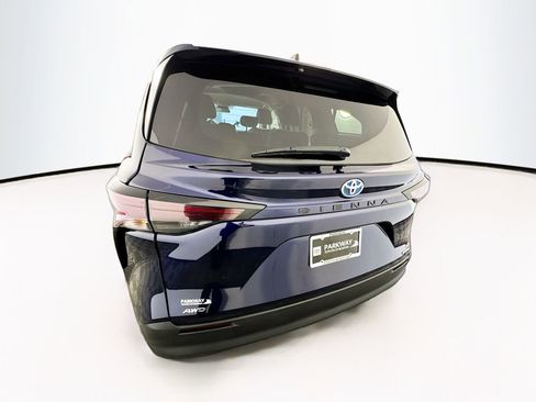Used 2023 Toyota Sienna LE AWD/4WD image 20