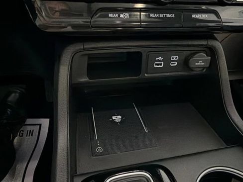 Used 2023 Honda Pilot Touring image 31
