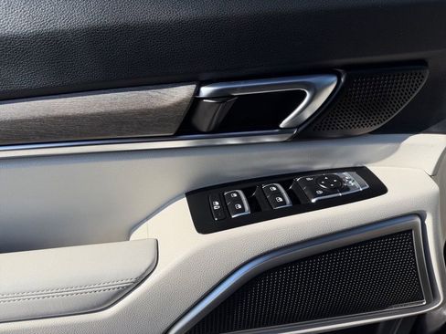 Used 2022 Kia Telluride EX w/ EX Premium Package image 16