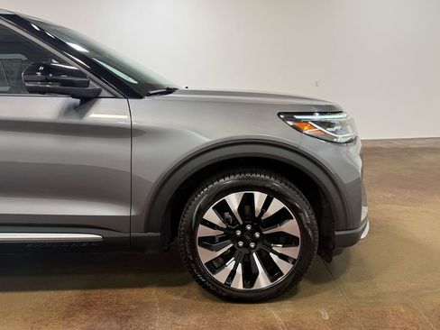 Used 2025 Ford Explorer Platinum w/ LUX Leather Package AWD/4WD image 31