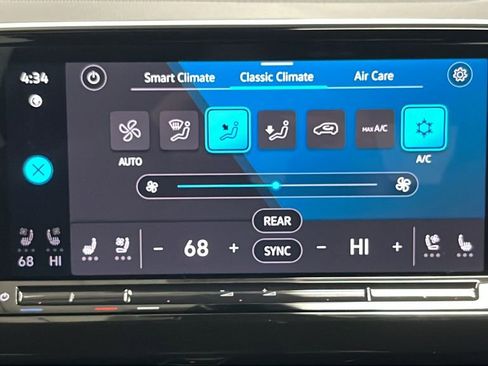Used 2025 Volkswagen Atlas SE FWD image 17