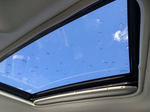 Used 2022 Toyota RAV4 XLE Premium image 20