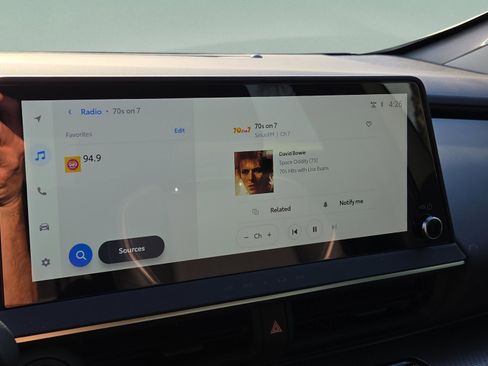 Used 2025 Toyota Prius XLE image 24