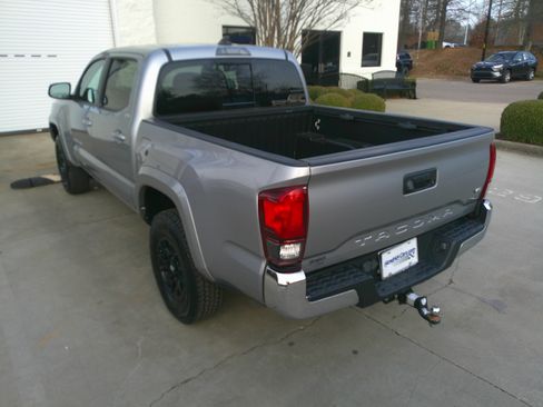 Used 2021 Toyota Tacoma SR5 image 10