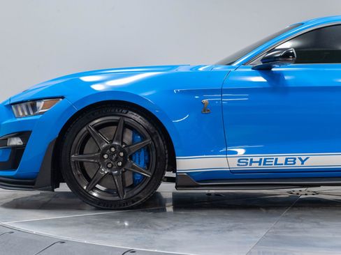Used 2022 Ford Mustang Shelby GT500 w/ Carbon Fiber Track Pack RWD image 48