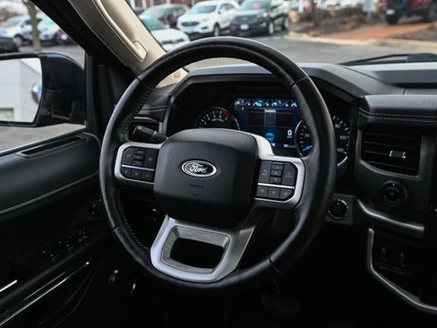 Used 2022 Ford Expedition Max XLT image 32