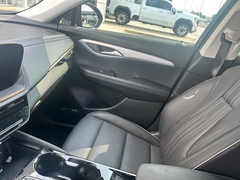 Used 2025 Buick Envision Avenir AWD/4WD image 8