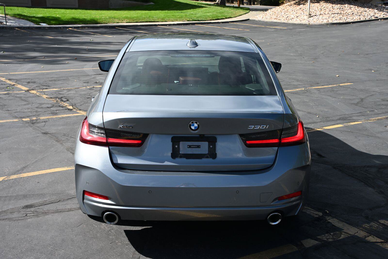Used 2023 BMW 330i xDrive Sedan w/ Premium Package AWD/4WD image 4