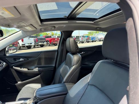 Certified 2018 Chevrolet Malibu LT w/ Leather Package FWD image 15