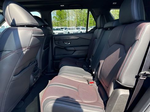 Used 2025 Honda Pilot Black Edition image 12