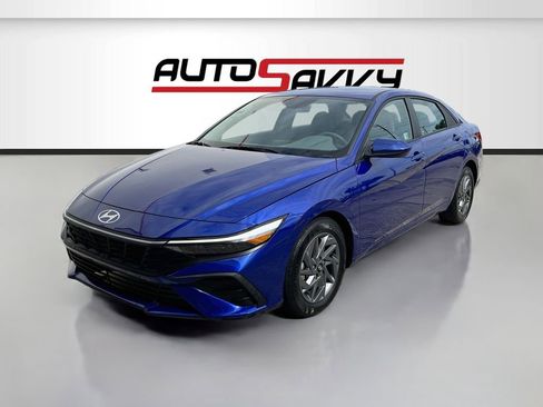 Used 2024 Hyundai Elantra SEL FWD image 3