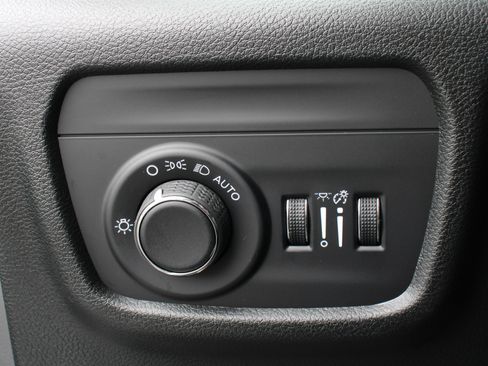 New 2025 Jeep Grand Cherokee L Laredo image 11