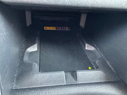 Used 2025 Toyota Corolla Cross XLE FWD image 27
