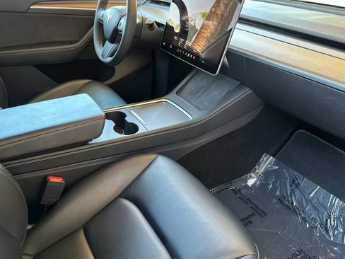 Used 2024 Tesla Model Y Long Range AWD/4WD image 16