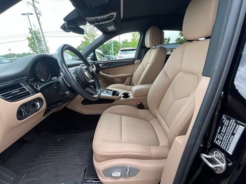 Used 2024 Porsche Macan AWD/4WD image 11
