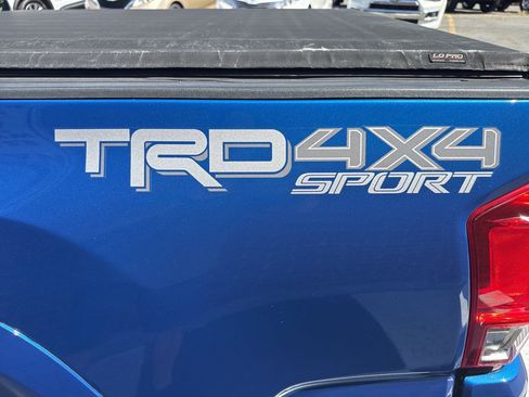 Used 2017 Toyota Tacoma TRD Sport w/ Tow Package (A/T) AWD/4WD image 55