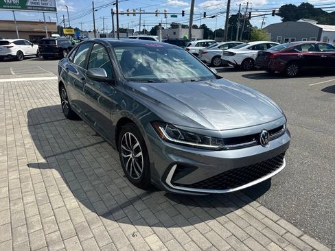Used 2025 Volkswagen Jetta SE w/ Sunroof Package FWD image 6