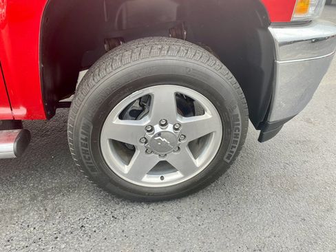 Used 2014 Chevrolet Silverado 2500 LT w/ Custom Sport Truck Package AWD/4WD image 17