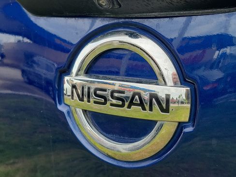 Used 2022 Nissan Titan SV w/ SV Convenience Package RWD image 6