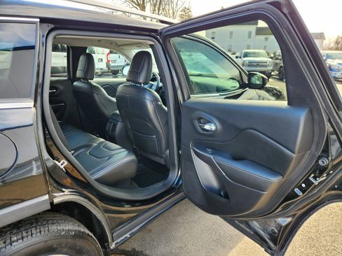 Used 2019 Jeep Cherokee Limited AWD/4WD image 44