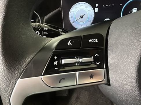 Certified 2024 Hyundai Elantra SEL FWD image 15