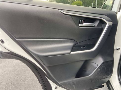 Used 2021 Toyota RAV4 XLE FWD image 11