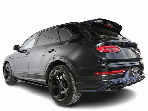 Used 2025 Bentley Bentayga image 3