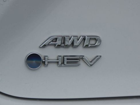 Used 2025 Toyota Camry SE w/ Convenience Package AWD/4WD image 17