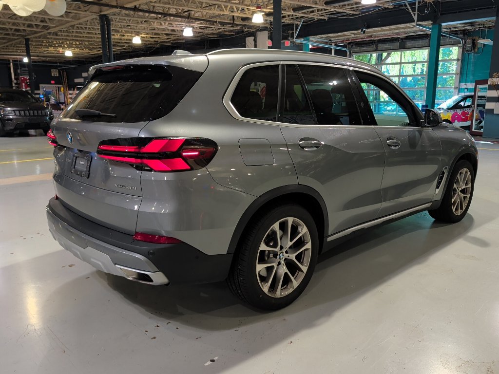 Used 2024 BMW X5 xDrive40i w/ Premium Package AWD/4WD image 11