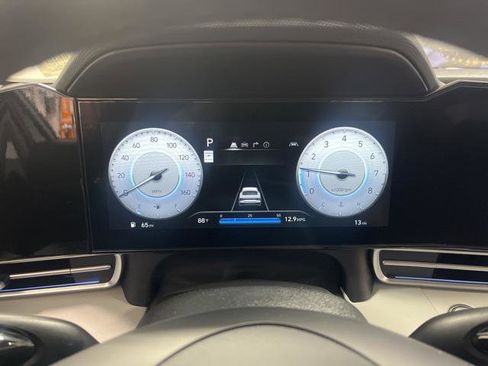 New 2025 Hyundai Elantra Limited image 13