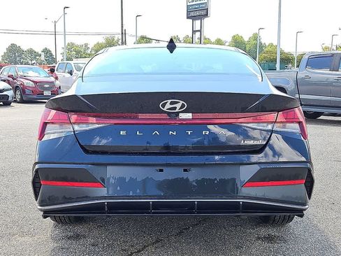 Used 2025 Hyundai Elantra Limited FWD image 5