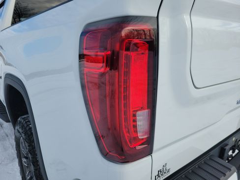 Used 2024 GMC Sierra 1500 AT4 w/ Technology Package image 11