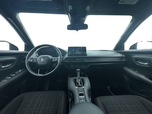 Used 2025 Honda HR-V Sport image 18
