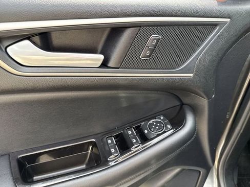 Used 2020 Ford Edge SEL w/ Convenience Package FWD image 17