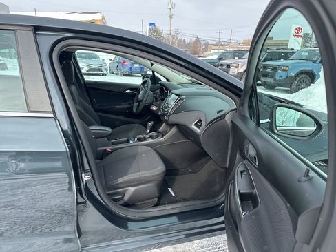 Used 2017 Chevrolet Cruze LT image 7