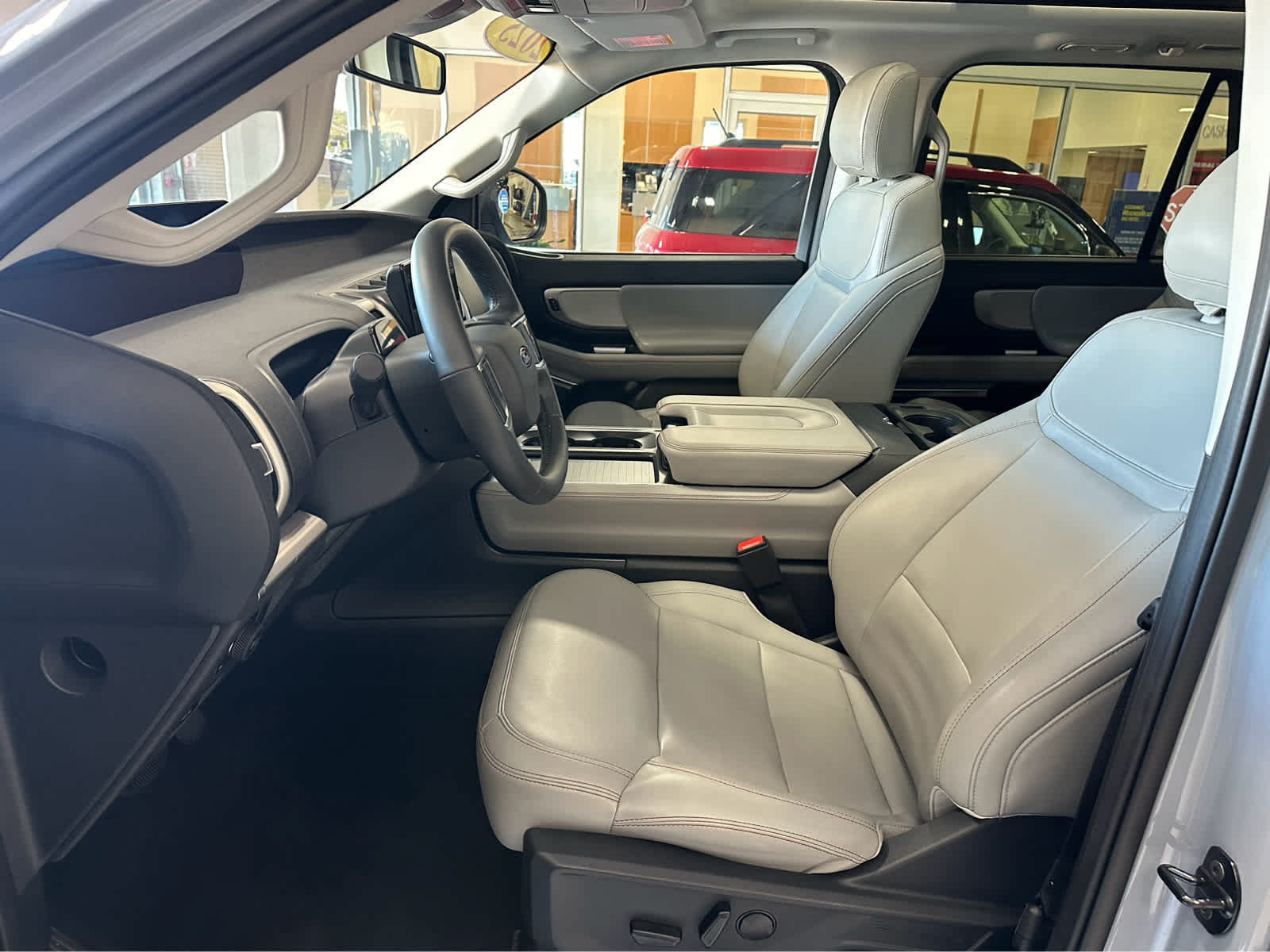 Certified 2025 Ford Expedition Active AWD/4WD image 17